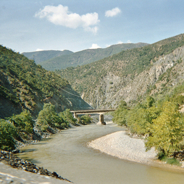 Nördlich des albanischen Flusses Shkumbin wird gegisch, südlich toskisch gesprochen © Wikimedia/self_GFDL/CC-BY-SA-2.5